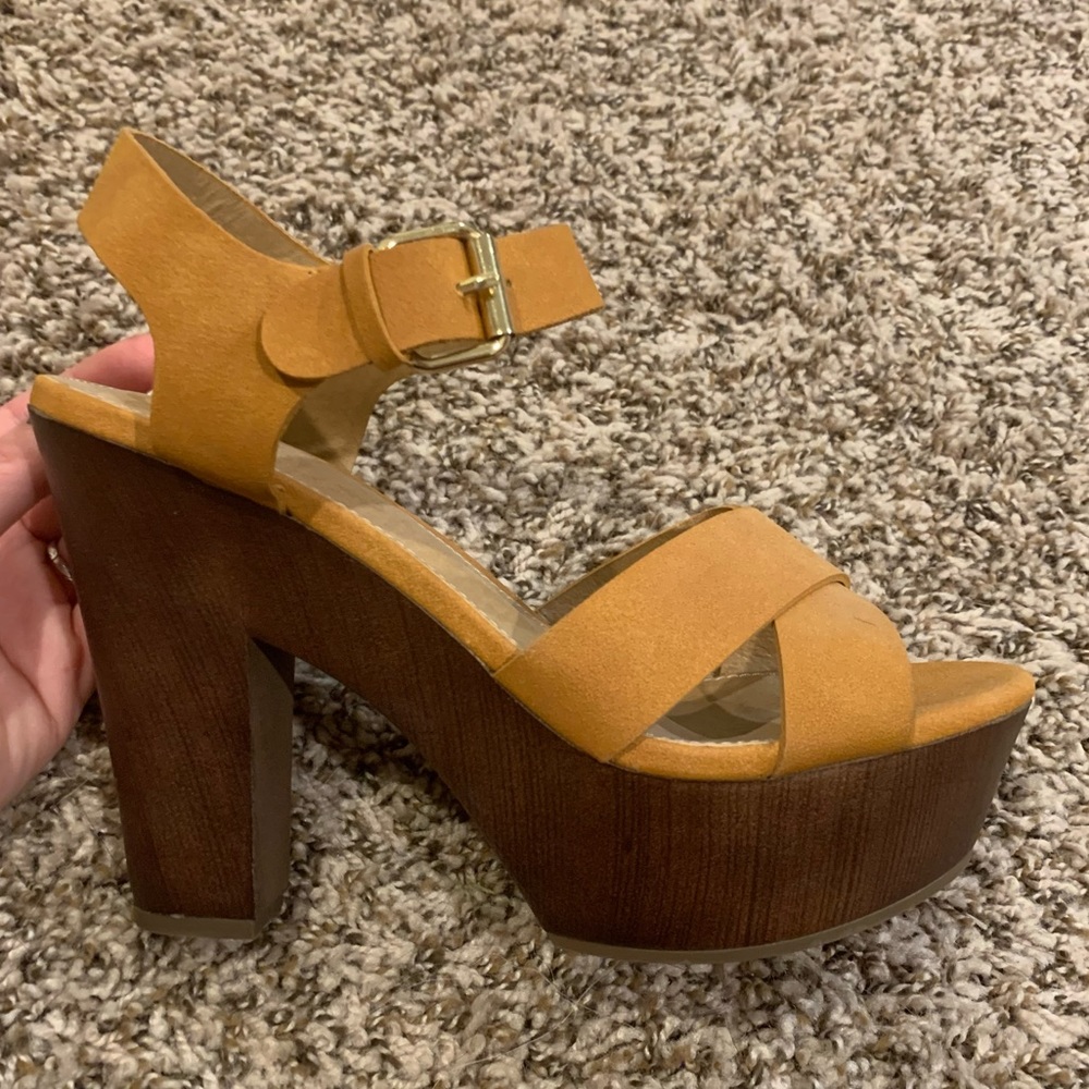 Mustard Yellow Wooden Heels 💛